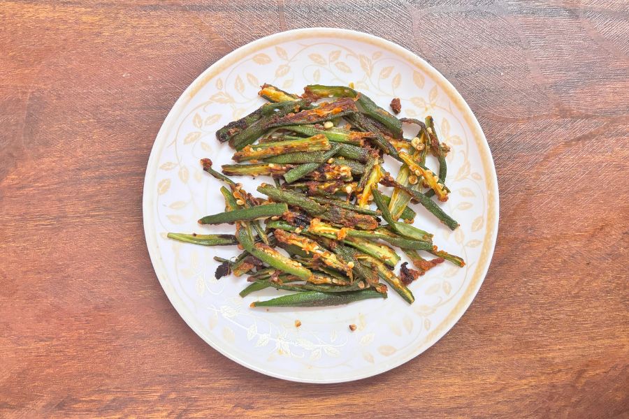 kurkuri bhindi recipe, how to make kurkuri bhindi